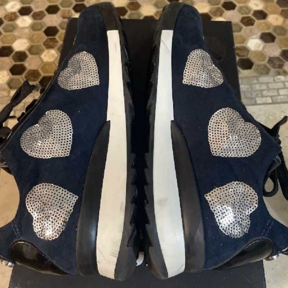 LOVE "MOSCHINO" $NEAKER$... navy & silver these are really stylish... 💪🤗